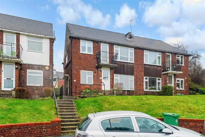 2 Bedroom Flat To Rent In Top House Rise, North Chingford, E4