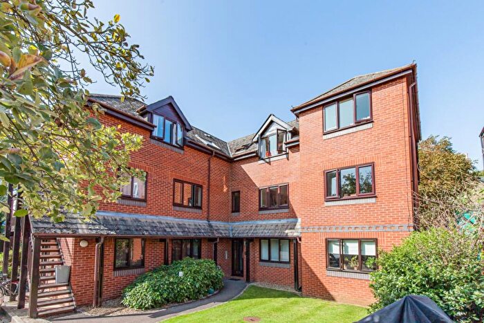 2 Bedroom Apartment To Rent In Cross Street, St Clements, OX4