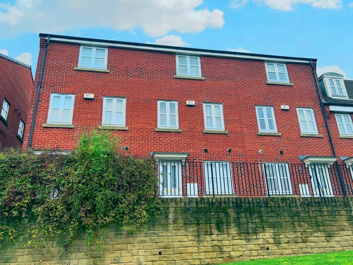 4 Bedroom Town House To Rent In Myrtle Close, Sheffield, S2