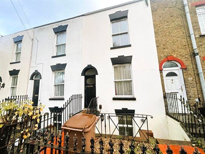 4 Bedroom House To Rent In Mill Road, Gillingham, Kent, ME7
