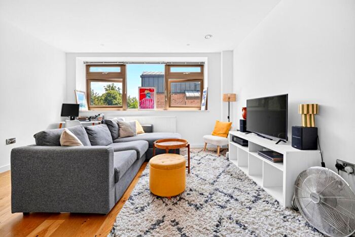 1 Bedroom Apartment To Rent In St Paul's Road, Islington, London, N1