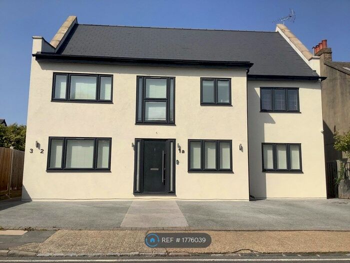 2 Bedroom Flat To Rent In Pope Road, Kent, BR2