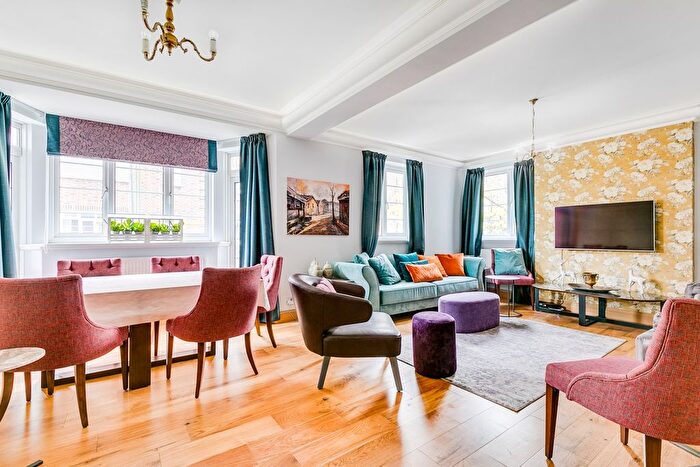 3 Bedroom Flat To Rent In Marlborough Court, Pembroke Road, W8