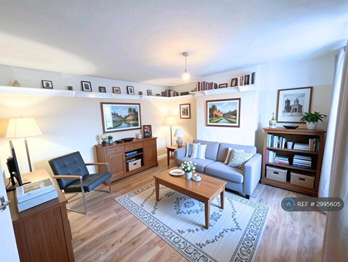 4 Bedroom Flat To Rent In Hay Lane, London, NW9