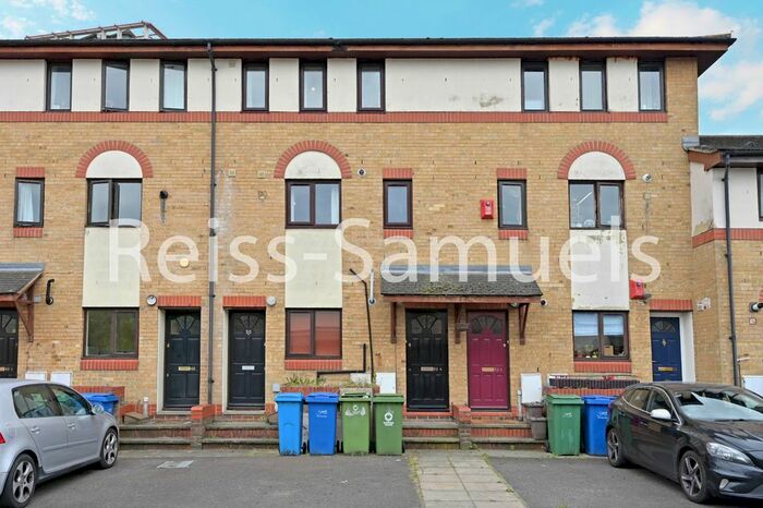 4 Bedroom Terraced House To Rent In Oxley Close, Bermondsey, Southwark, London, SE1