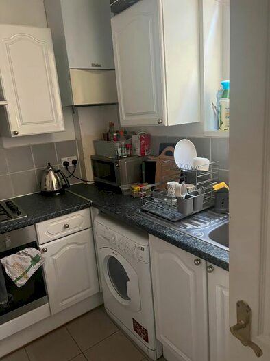 3 Bedroom Flat To Rent In Upper Tooting Road, London, SW17