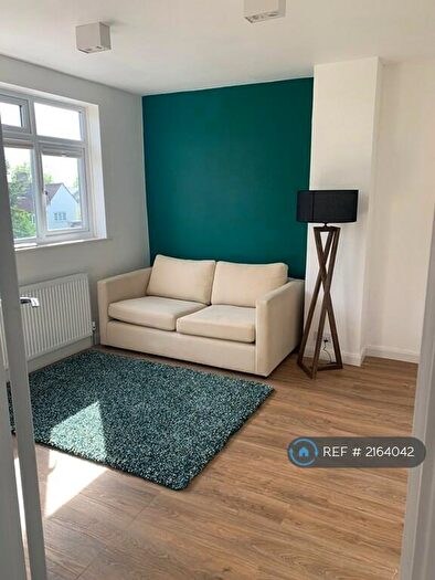 4 Bedroom Semi-Detached House To Rent In London, London, SE9