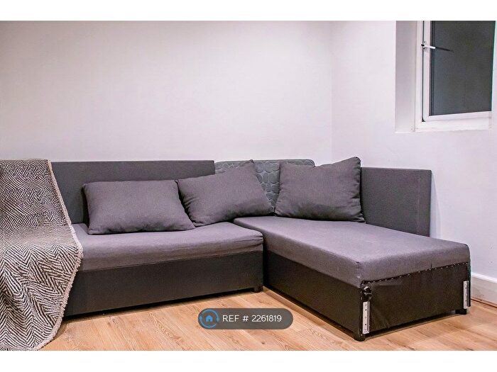 2 Bedroom Flat To Rent In Medwin Street, London, SW4