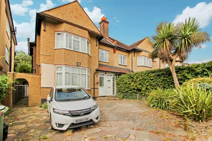 2 Bedroom Flat To Rent In Elmwood Avenue, Harrow, HA3