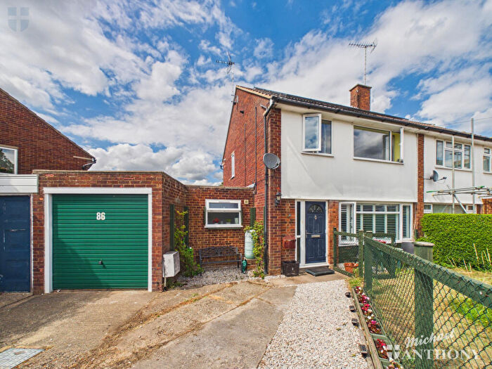 3 Bedroom Semi-Detached House For Sale In Craigwell Avenue, Aylesbury, HP21