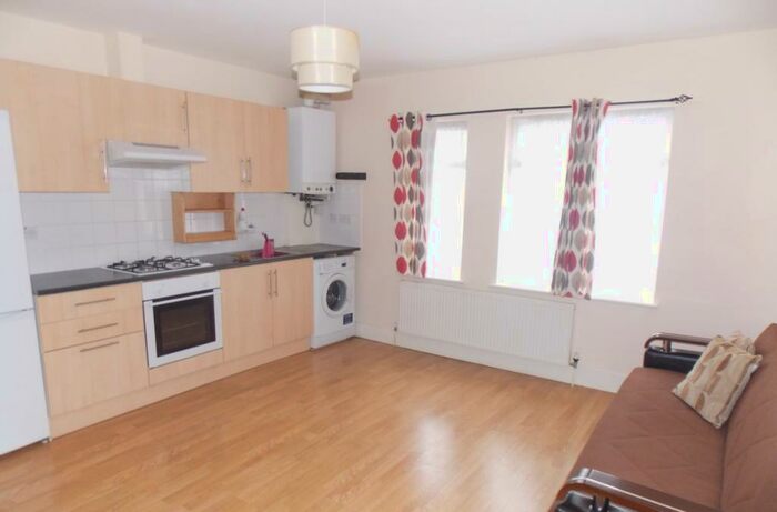 2 Bedroom Semi-Detached House To Rent In High Road, Willesden, NW10