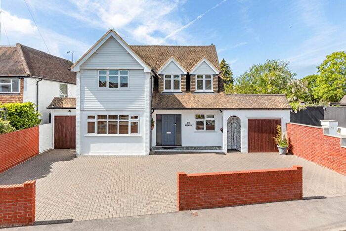 4 Bedroom Detached House For Sale In Church Road, Byfleet, KT14