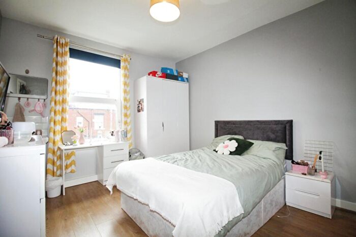 5 Bedroom Terraced House To Rent In Delph Mount, Woodhouse, Leeds, LS6