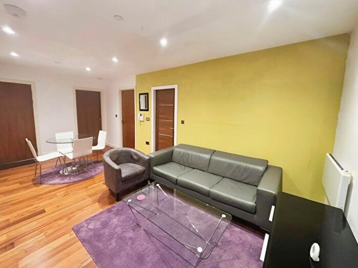 3 Bedroom Apartment To Rent In Millinars Wharf, Munday Street, Manchester, M4