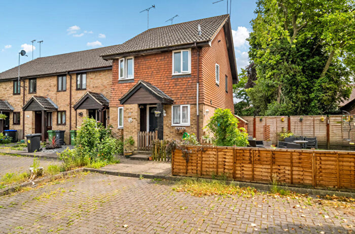 1 Bedroom End Of Terrace House For Sale In Oak Ridge, West End, Woking, Surrey, GU24