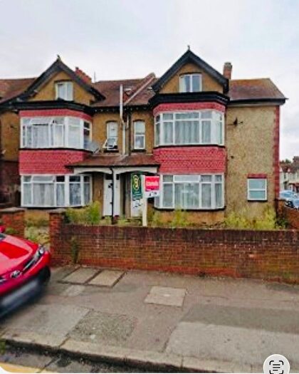 2 Bedroom Flat To Rent In Dunstable Road, Luton, LU4