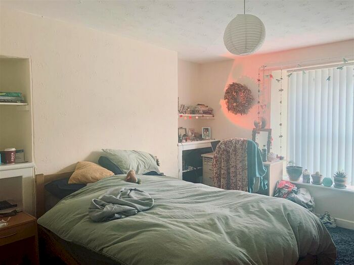 2 Bedroom Flat To Rent In Waterloo Street, Tf, Plymouth, PL4