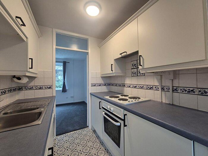 1 Bedroom Flat To Rent In Thornhill Road, Halesowen, B63