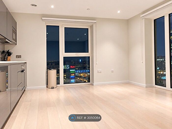 2 Bedroom Flat To Rent In Glasshouse Gardens, London, E20