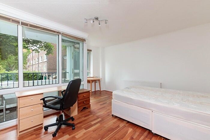 3 Bedroom Flat To Rent In College Place, London, NW1