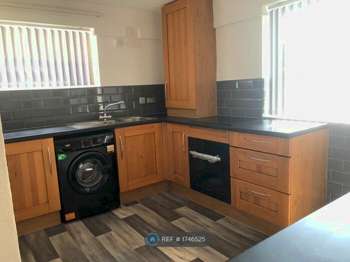 3 Bedroom Flat To Rent In Pike Close, Stafford, ST16