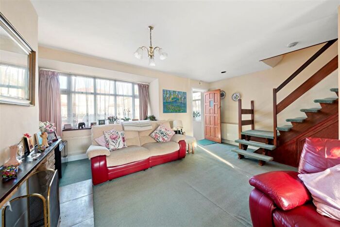 3 Bedroom Semi-Detached House For Sale In Wood End Way, Northolt, UB5