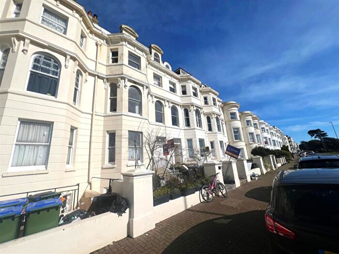 1 Bedroom Flat For Sale In South Terrace, Littlehampton, BN17