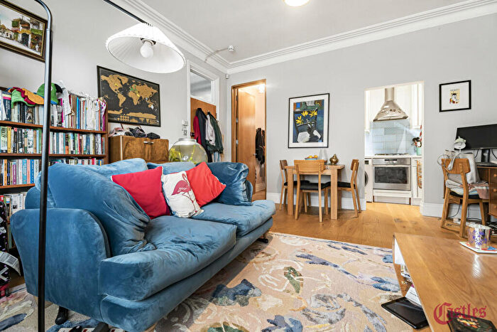 1 Bedroom Flat For Sale In Denton Road, N8
