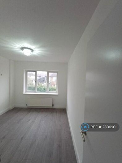 3 Bedroom Terraced House To Rent In Riverside, London, NW4