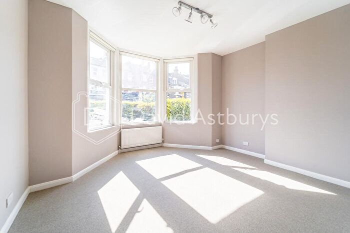 2 Bedroom Apartment To Rent In High Road, Wood Green, London, N22