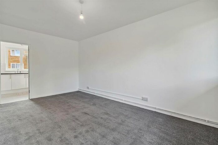 1 Bedroom Flat To Rent In Poynders Road, London, SW4