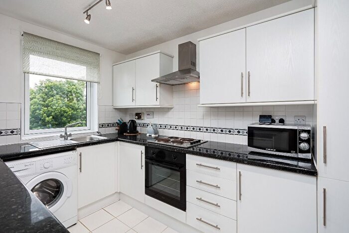 2 Bedroom Flat To Rent In Bryson Road, Polwarth, Edinburgh, EH11