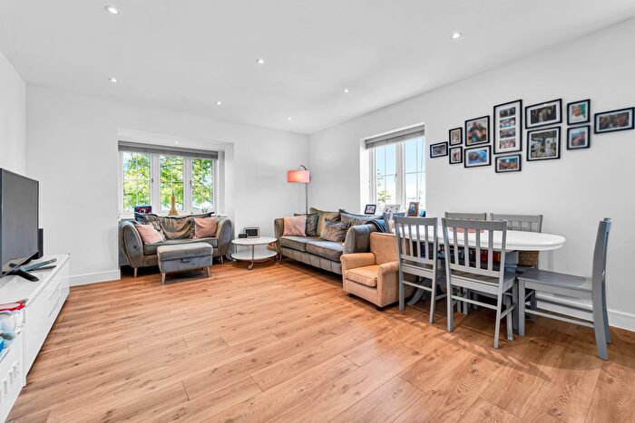 1 Bedroom Flat For Sale In Gatehouse Close, Ashford, TW15