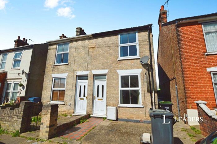 3 Bedroom Semi Detached House To Rent In Phoenix Road, Ipswich, IP4