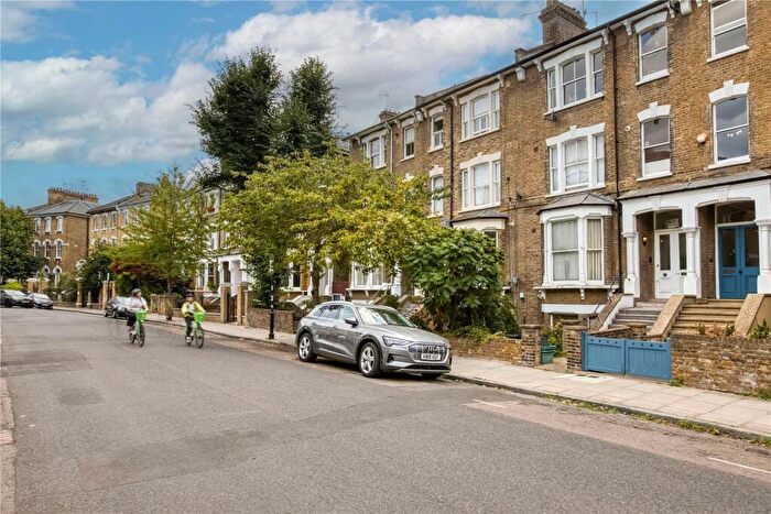 2 Bedroom Apartment For Sale In Highbury Hill, London, N5