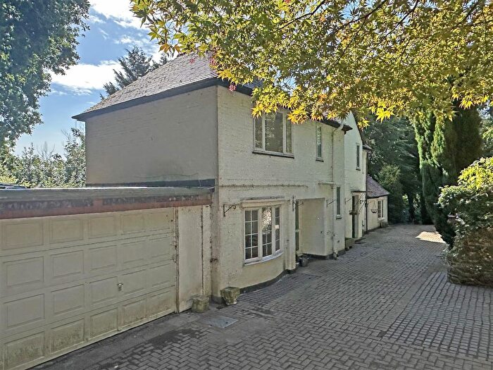 3 Bedroom Detached House For Sale In Mill Street, Redhill, RH1