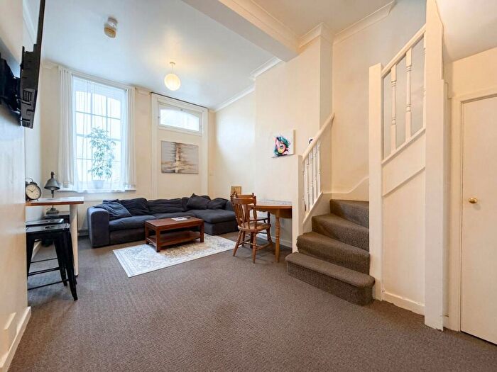 2 Bedroom Mews To Rent In Gloucester Road, Brighton, BN1