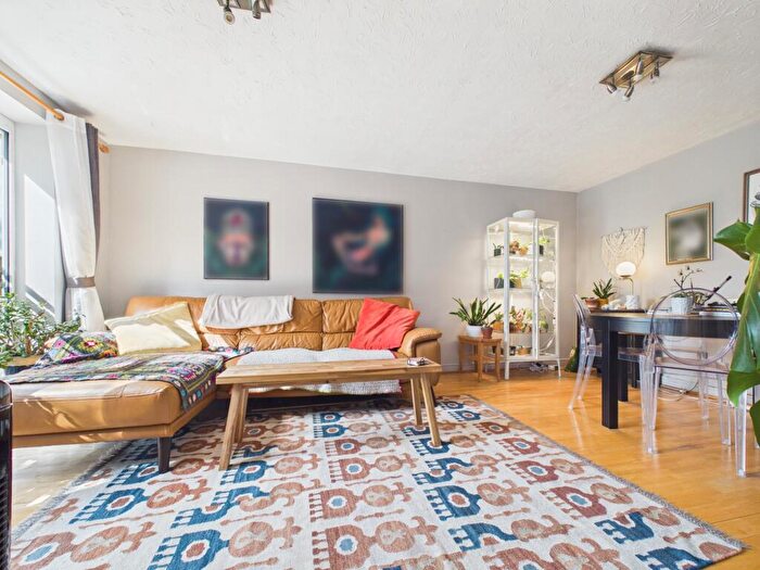 2 Bedroom Flat For Sale In Langbourne Place, Tower Hamlets, London, E14