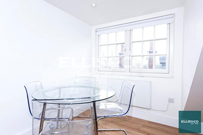 2 Bedroom Apartment To Rent In Golders Way, Golders Green, NW11