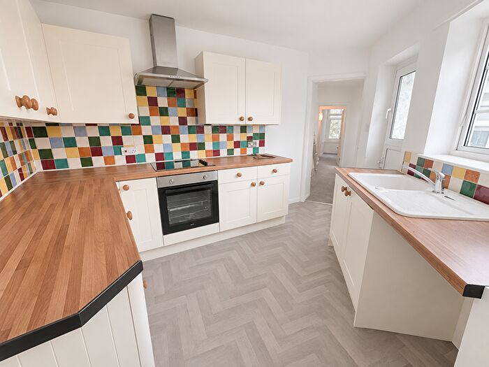 1 Bedroom Flat To Rent In Dewsbury Road, Wakefield, WF2