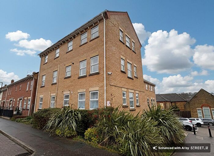 2 Bedroom Flat To Rent In Steven Close, Chatham, ME4