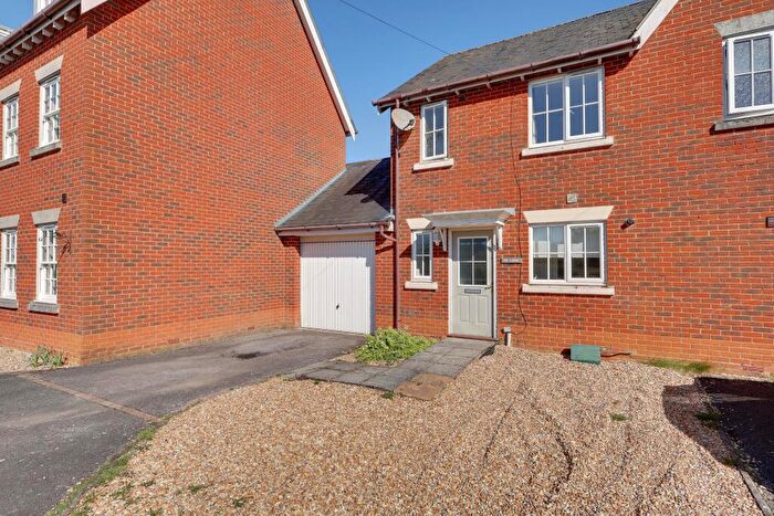 2 Bedroom Semi Detached House For Sale In Forest Road, Denmead, PO7