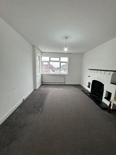 2 Bedroom Flat To Rent In Highfield Avenue, London, NW9