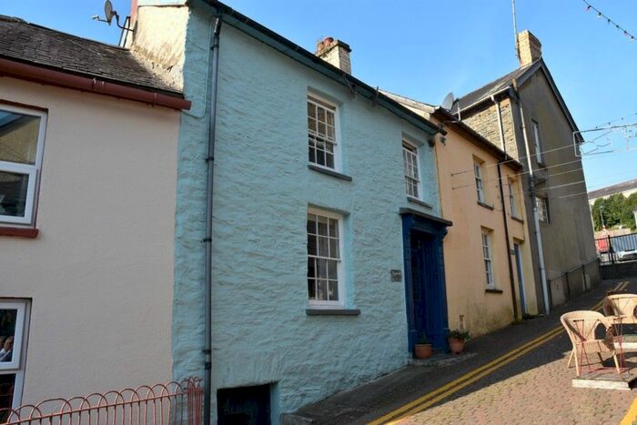2 Bedroom Town House To Rent In Wesley Hill, Llandysul, SA44