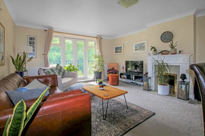 3 Bedroom Flat To Rent In Park Lawn, Farnham Royal, Slough, SL2