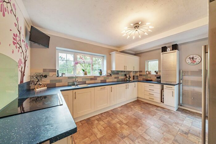 2 Bedroom Detached Bungalow For Sale In Hollywater Road, Hollywater, GU35