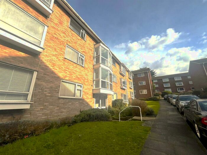 2 Bedroom Flat To Rent In Cliveden Close, Brighton, BN1