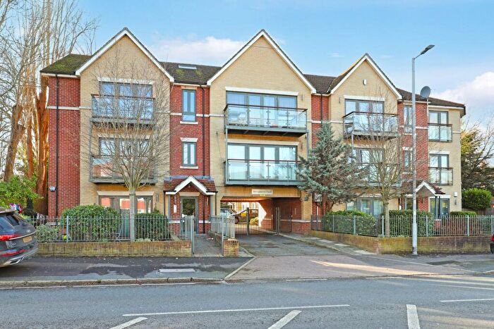 3 Bedroom Apartment To Rent In Buckhurst Way, Buckhurst Hill, IG9