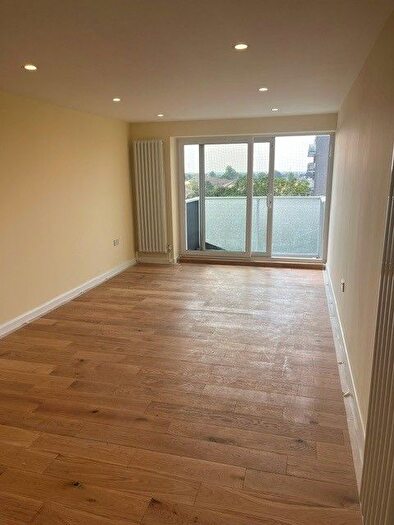 2 Bedroom Flat To Rent In Basinghall Gardens, Sutton, SM2