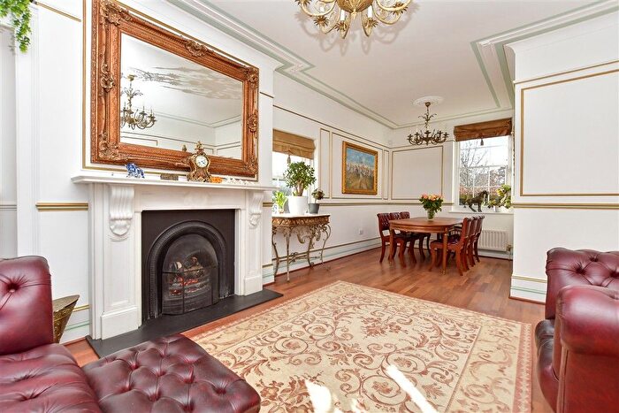 3 Bedroom Link Detached House For Sale In Tarragon Road, Maidstone, Kent, ME16